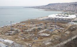 Uydudan tespit edildi: Trabzon’da stat ve şehir hastanesi inşaatının bulunduğu dolgu alan çöküyor.