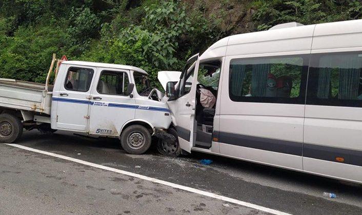 Trabzon’da trafik kazası: 3’ü ağır 5 yaralı..