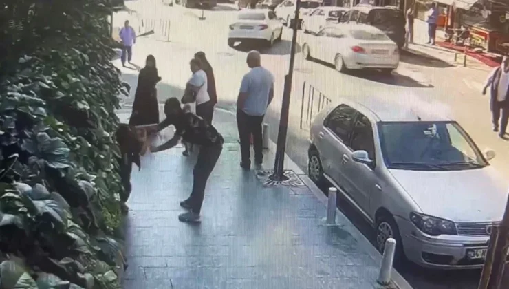 İstanbul’da eşini sokak ortasında dövdü..